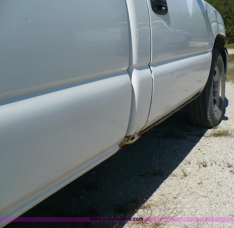 image for item A4877 2002 GMC Sierra 1500 pickup truck