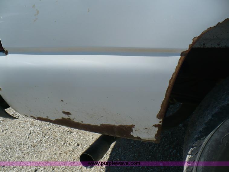 image for item A4877 2002 GMC Sierra 1500 pickup truck