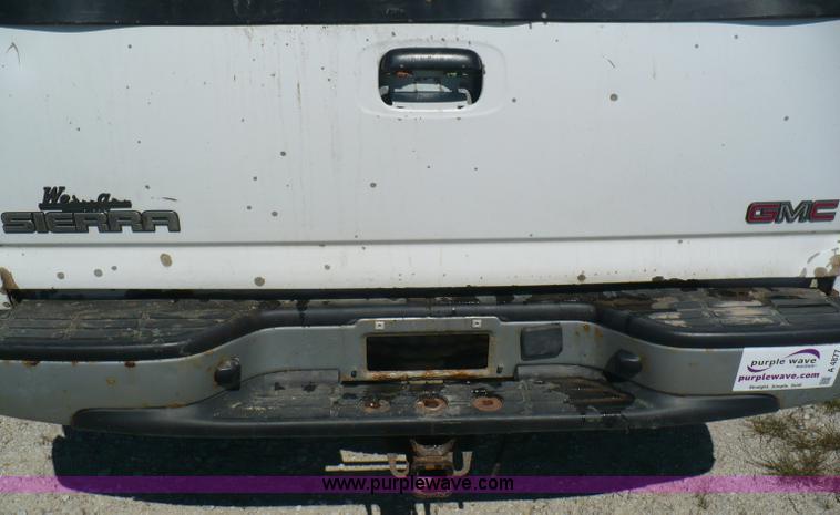 image for item A4877 2002 GMC Sierra 1500 pickup truck