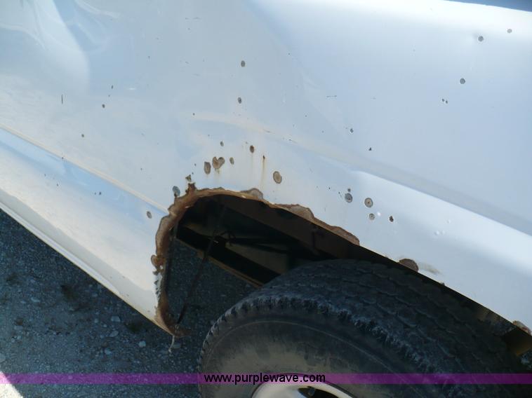 image for item A4877 2002 GMC Sierra 1500 pickup truck