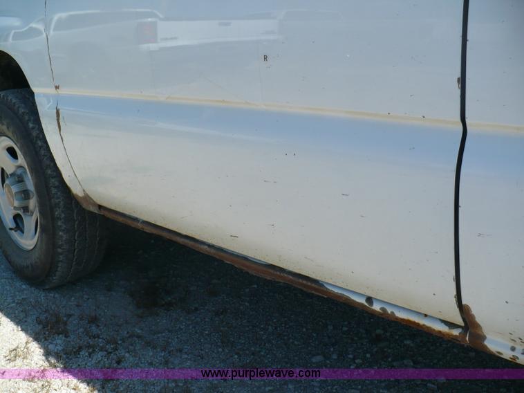 image for item A4877 2002 GMC Sierra 1500 pickup truck