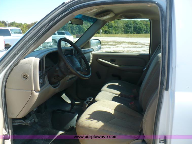 image for item A4877 2002 GMC Sierra 1500 pickup truck