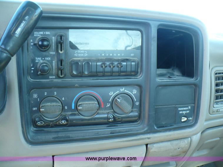 image for item A4877 2002 GMC Sierra 1500 pickup truck
