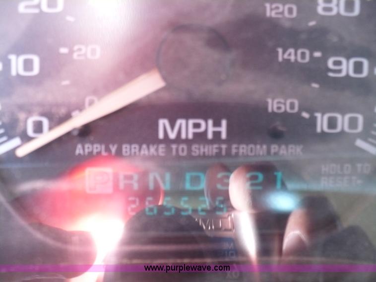 image for item A4877 2002 GMC Sierra 1500 pickup truck