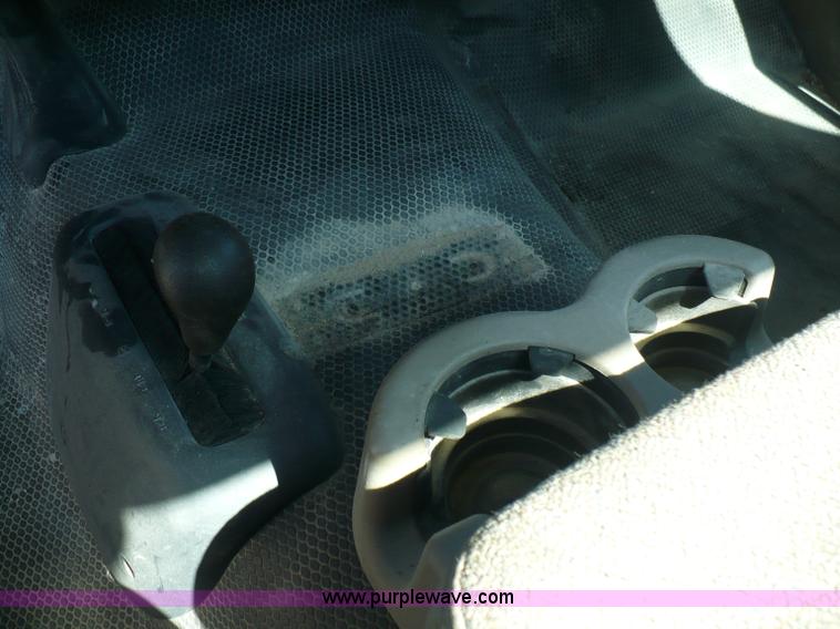 image for item A4877 2002 GMC Sierra 1500 pickup truck