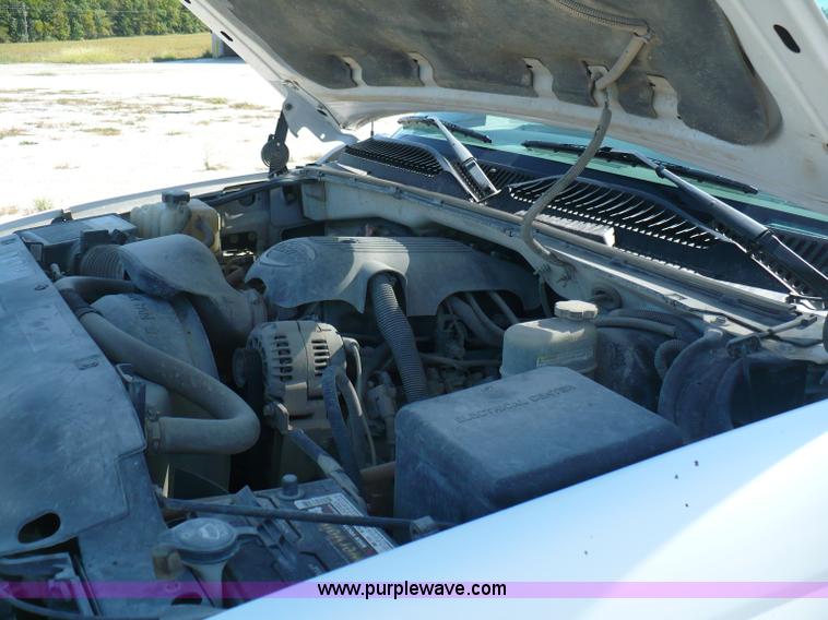 image for item A4877 2002 GMC Sierra 1500 pickup truck