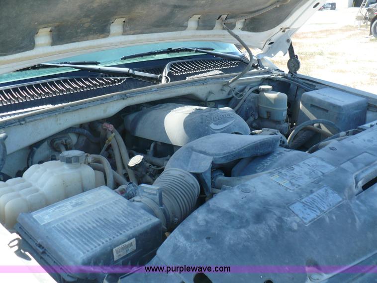 image for item A4877 2002 GMC Sierra 1500 pickup truck