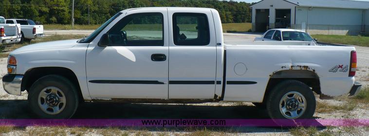 image for item A4878 2001 GMC Sierra 1500 extended cab pickup truck