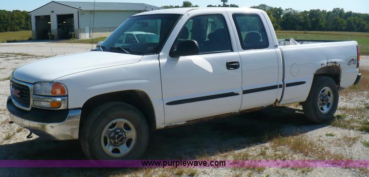 image for item A4878 2001 GMC Sierra 1500 extended cab pickup truck