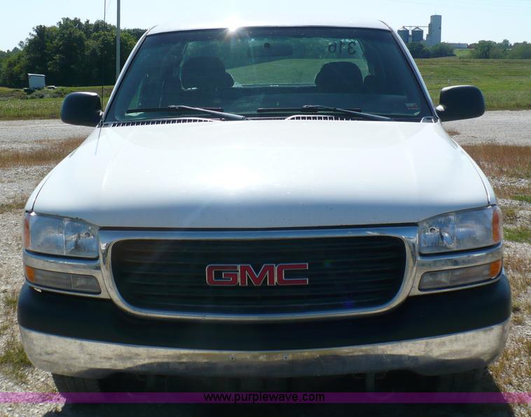image for item A4878 2001 GMC Sierra 1500 extended cab pickup truck
