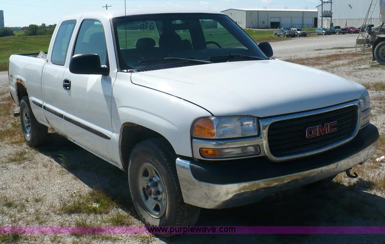 image for item A4878 2001 GMC Sierra 1500 extended cab pickup truck
