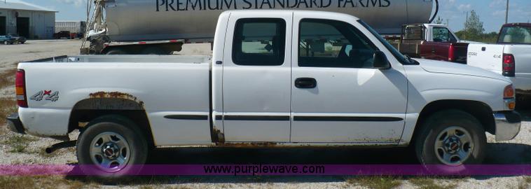 image for item A4878 2001 GMC Sierra 1500 extended cab pickup truck