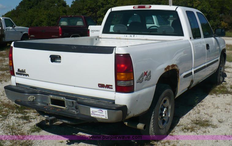 image for item A4878 2001 GMC Sierra 1500 extended cab pickup truck