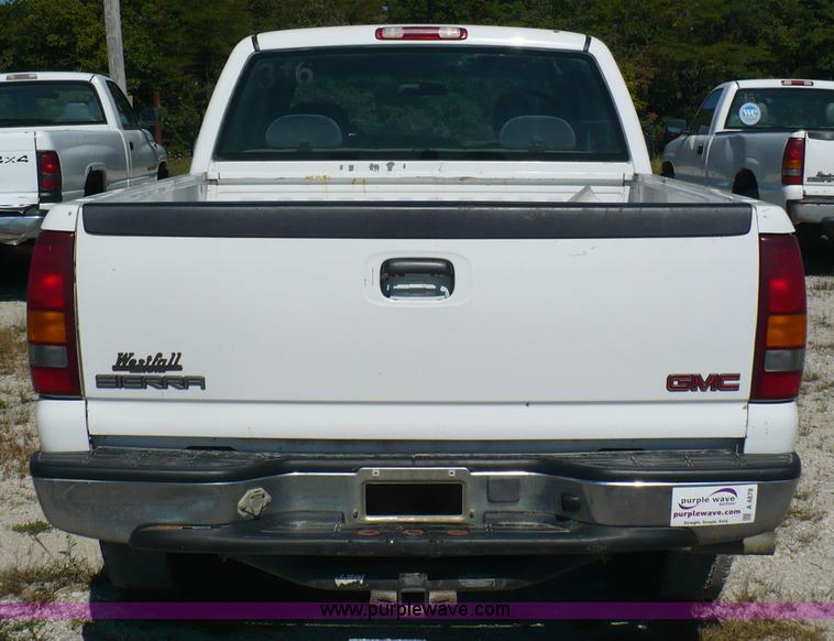 image for item A4878 2001 GMC Sierra 1500 extended cab pickup truck