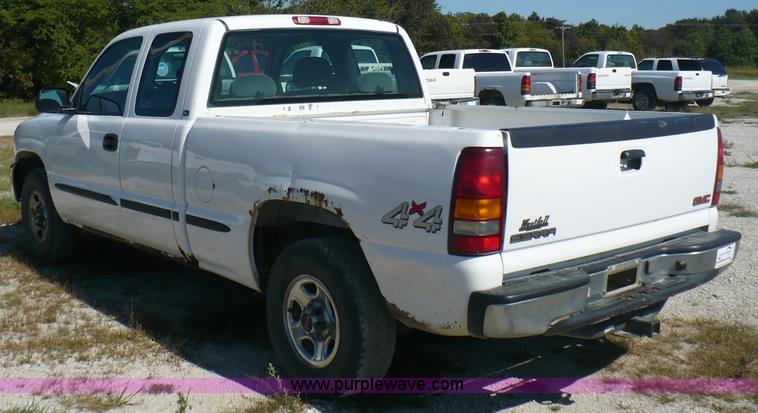 image for item A4878 2001 GMC Sierra 1500 extended cab pickup truck
