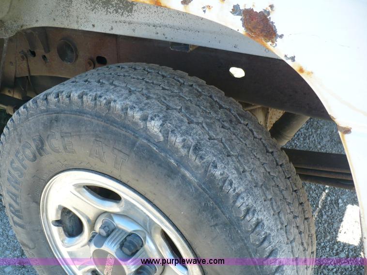 image for item A4878 2001 GMC Sierra 1500 extended cab pickup truck