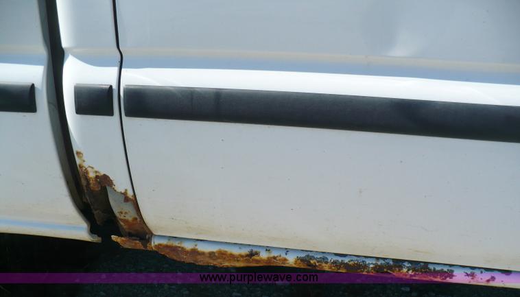 image for item A4878 2001 GMC Sierra 1500 extended cab pickup truck