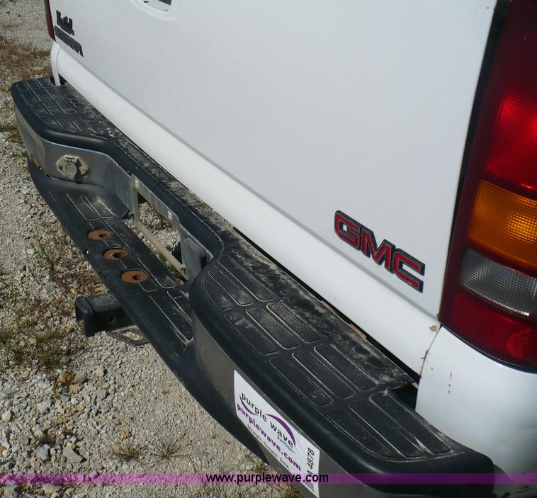 image for item A4878 2001 GMC Sierra 1500 extended cab pickup truck