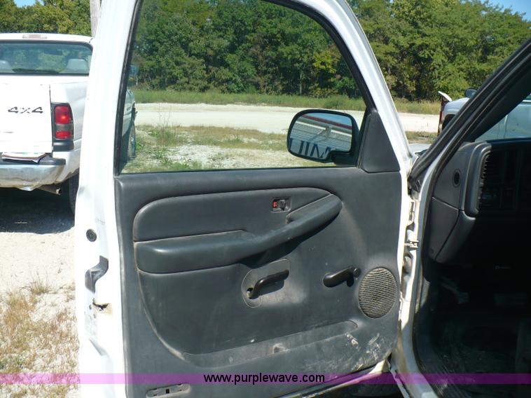 image for item A4878 2001 GMC Sierra 1500 extended cab pickup truck