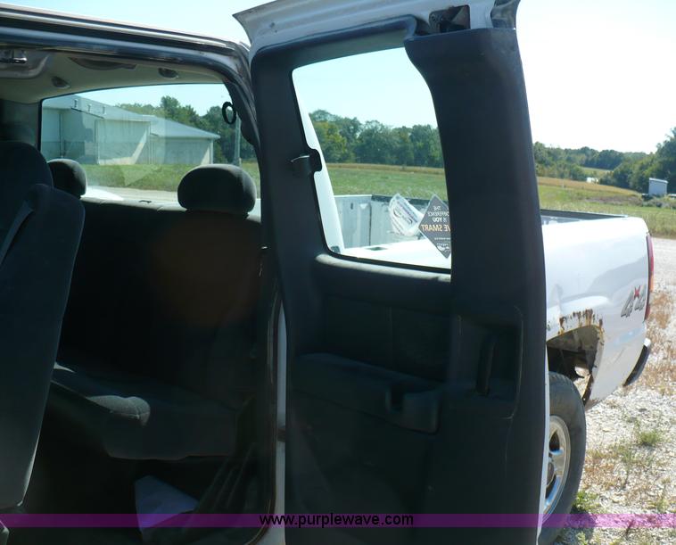 image for item A4878 2001 GMC Sierra 1500 extended cab pickup truck