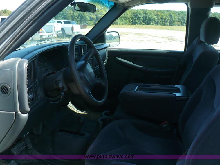 image for item A4878 2001 GMC Sierra 1500 extended cab pickup truck