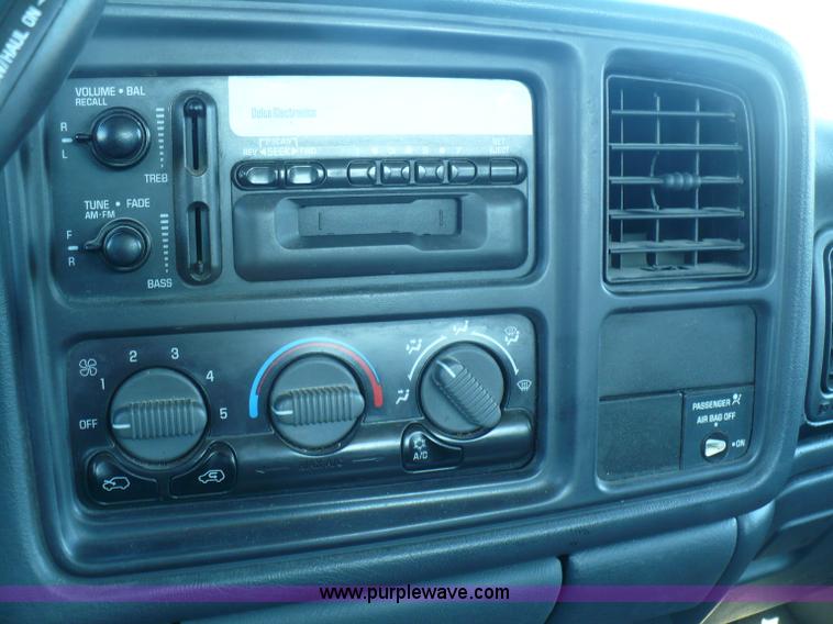 image for item A4878 2001 GMC Sierra 1500 extended cab pickup truck