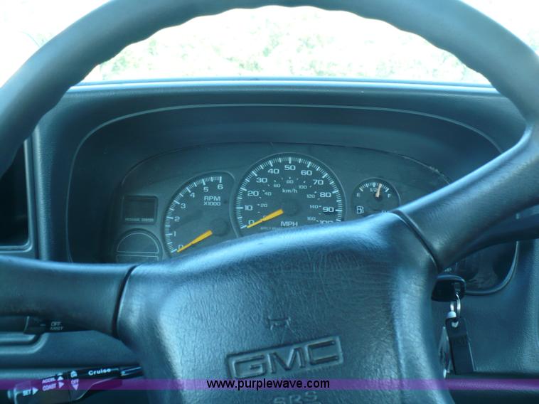 image for item A4878 2001 GMC Sierra 1500 extended cab pickup truck