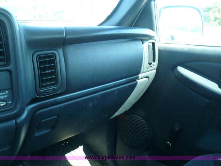 image for item A4878 2001 GMC Sierra 1500 extended cab pickup truck