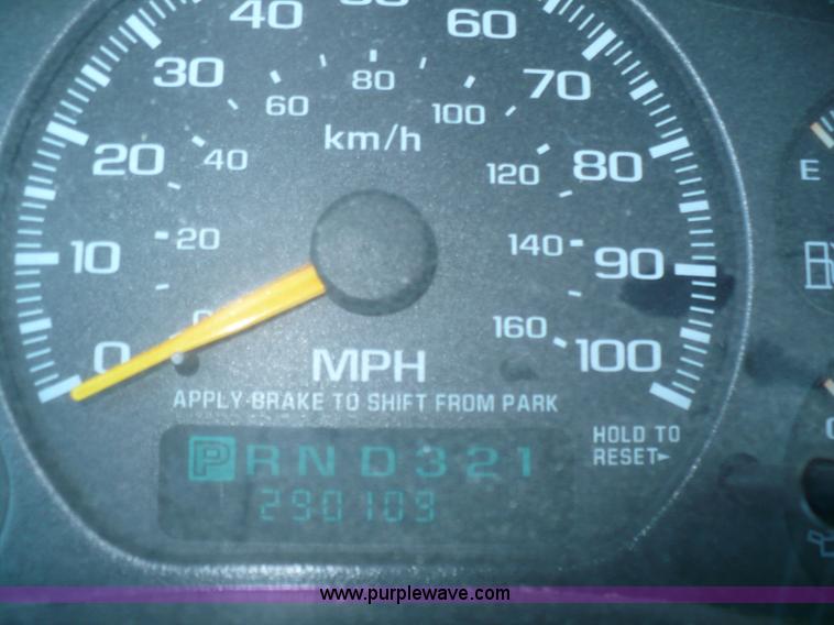 image for item A4878 2001 GMC Sierra 1500 extended cab pickup truck