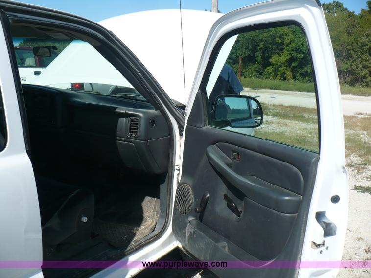 image for item A4878 2001 GMC Sierra 1500 extended cab pickup truck