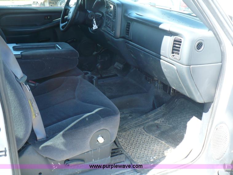 image for item A4878 2001 GMC Sierra 1500 extended cab pickup truck