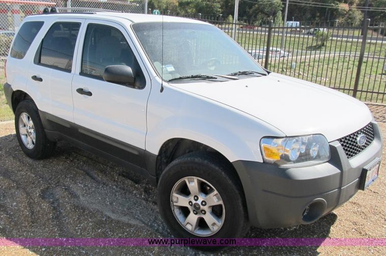 image for item B2503 2006 Ford Escape XLT SUV