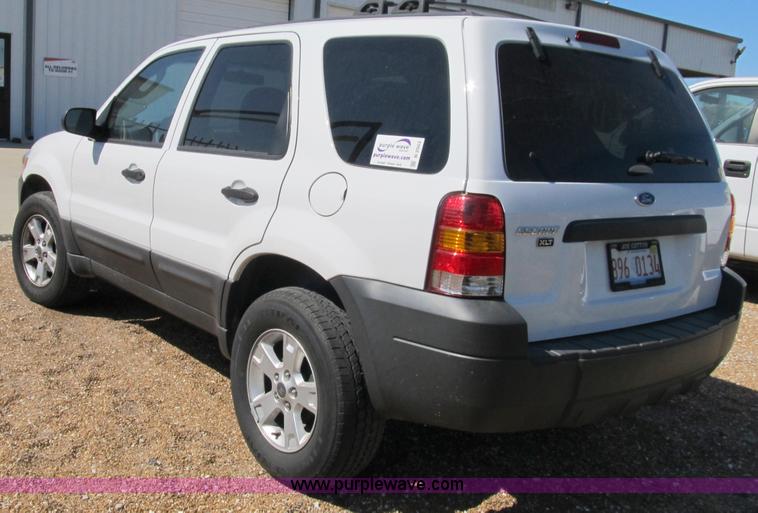 image for item B2503 2006 Ford Escape XLT SUV