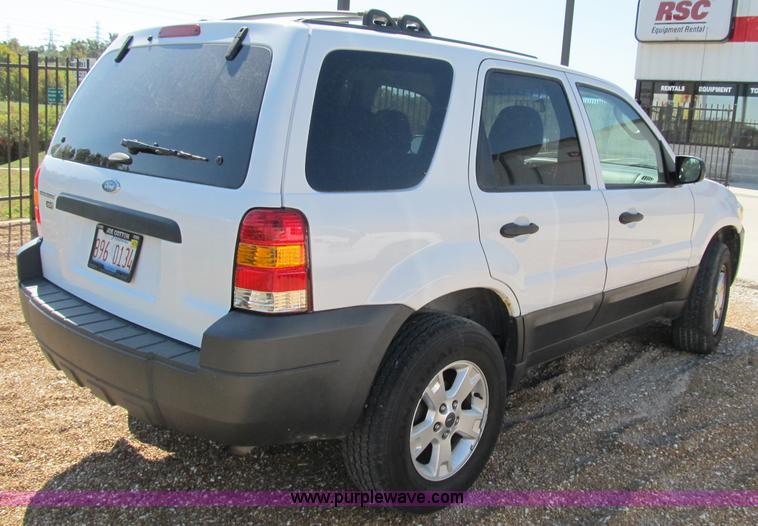 image for item B2503 2006 Ford Escape XLT SUV