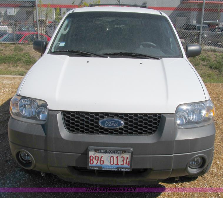 image for item B2503 2006 Ford Escape XLT SUV