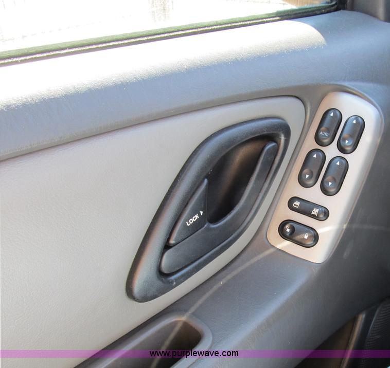 image for item B2503 2006 Ford Escape XLT SUV