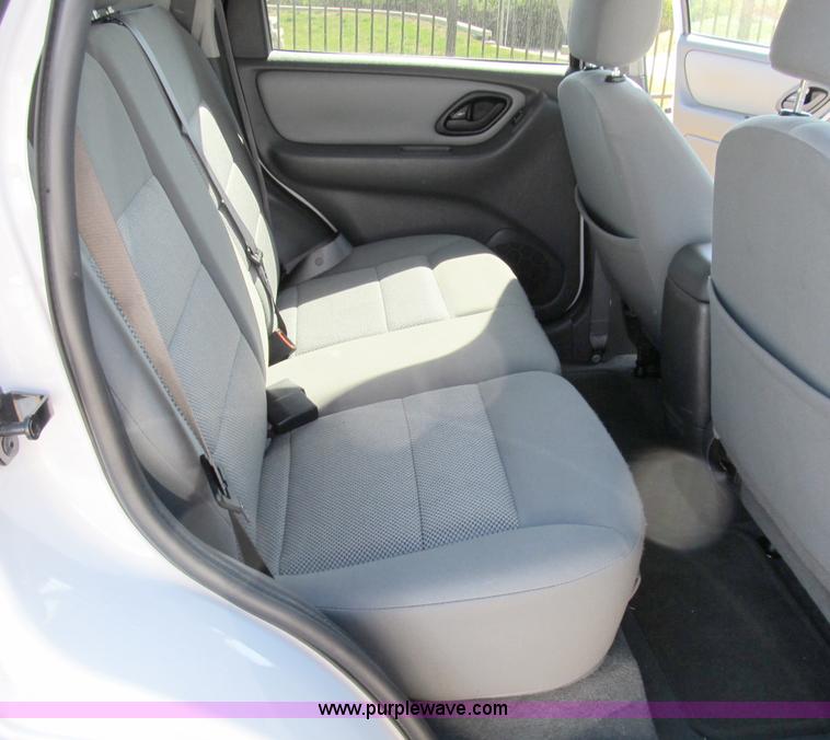 image for item B2503 2006 Ford Escape XLT SUV