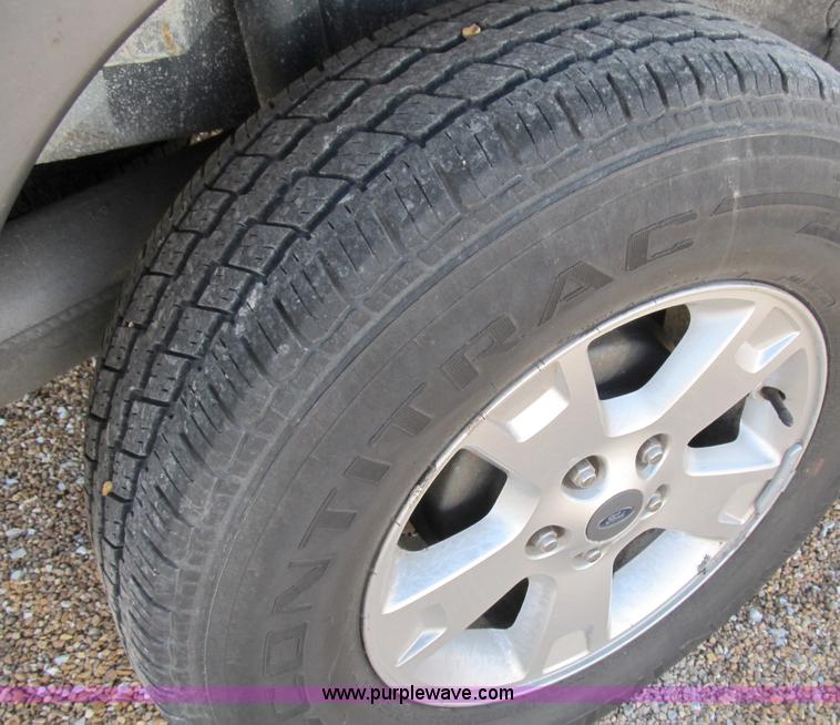 image for item B2503 2006 Ford Escape XLT SUV