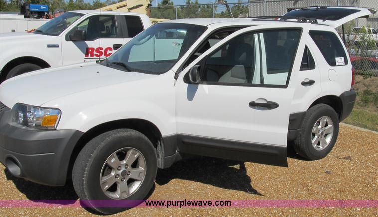 image for item B2503 2006 Ford Escape XLT SUV
