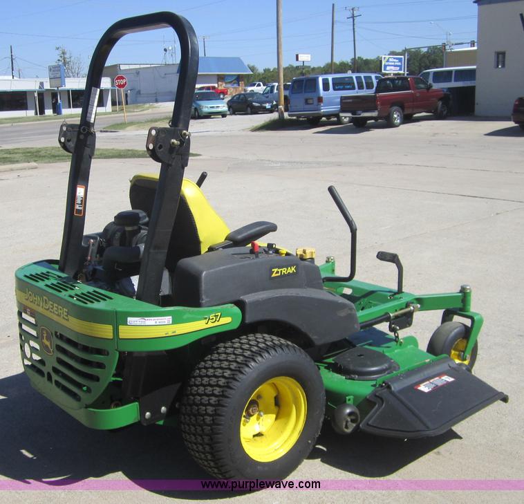 image for item B9029 2007 John Deere 757 lawn mower
