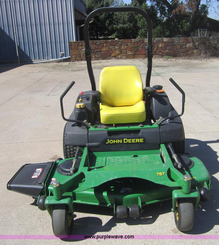 image for item B9029 2007 John Deere 757 lawn mower