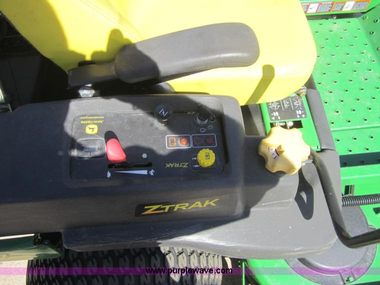 image for item B9029 2007 John Deere 757 lawn mower
