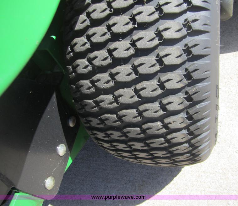 image for item B9029 2007 John Deere 757 lawn mower