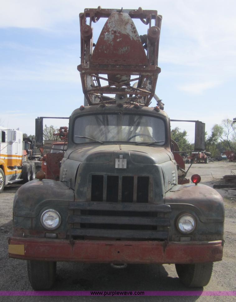 image for item C5062 1958 International R190 truck with drilling rig