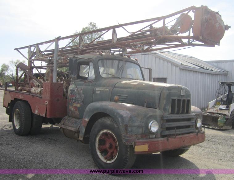 image for item C5062 1958 International R190 truck with drilling rig