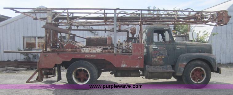 image for item C5062 1958 International R190 truck with drilling rig