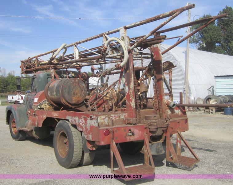 image for item C5062 1958 International R190 truck with drilling rig