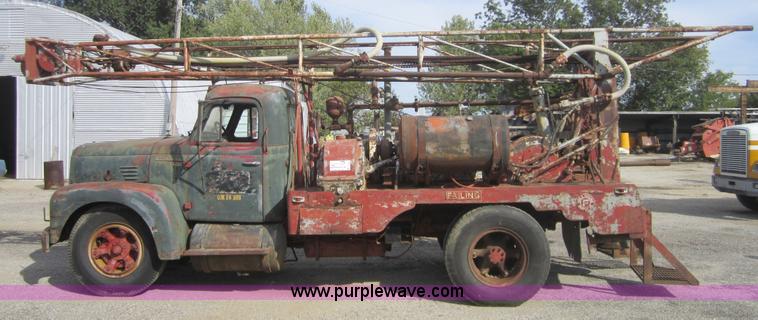 image for item C5062 1958 International R190 truck with drilling rig