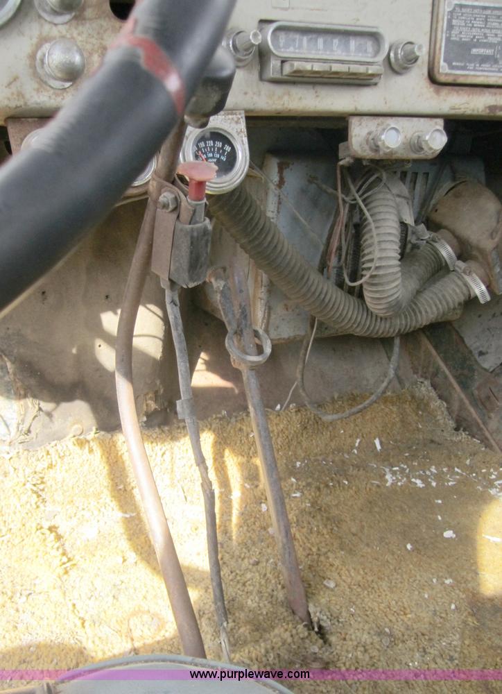 image for item C5062 1958 International R190 truck with drilling rig