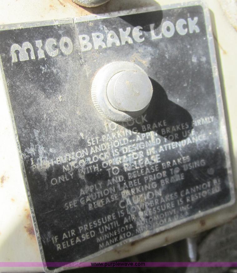 image for item C5062 1958 International R190 truck with drilling rig